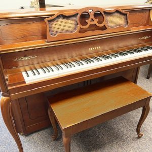 Yamaha Classic Series Console Model M405 in Cherry