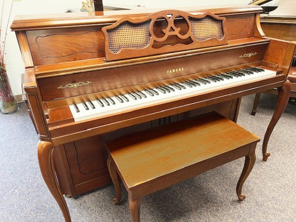 Yamaha Classic Series Console Model M405 in Cherry