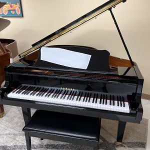 Yamaha Baby Grand 5' 3" model GH1B in Polished Ebony