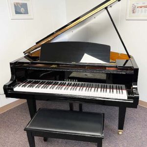 Yamaha Baby Grand Piano Model GH1B, made in Japan, in Ebony Polished Finish