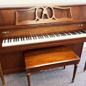 1995 Yamaha Console Model M500 Traditional Mahogany with bench